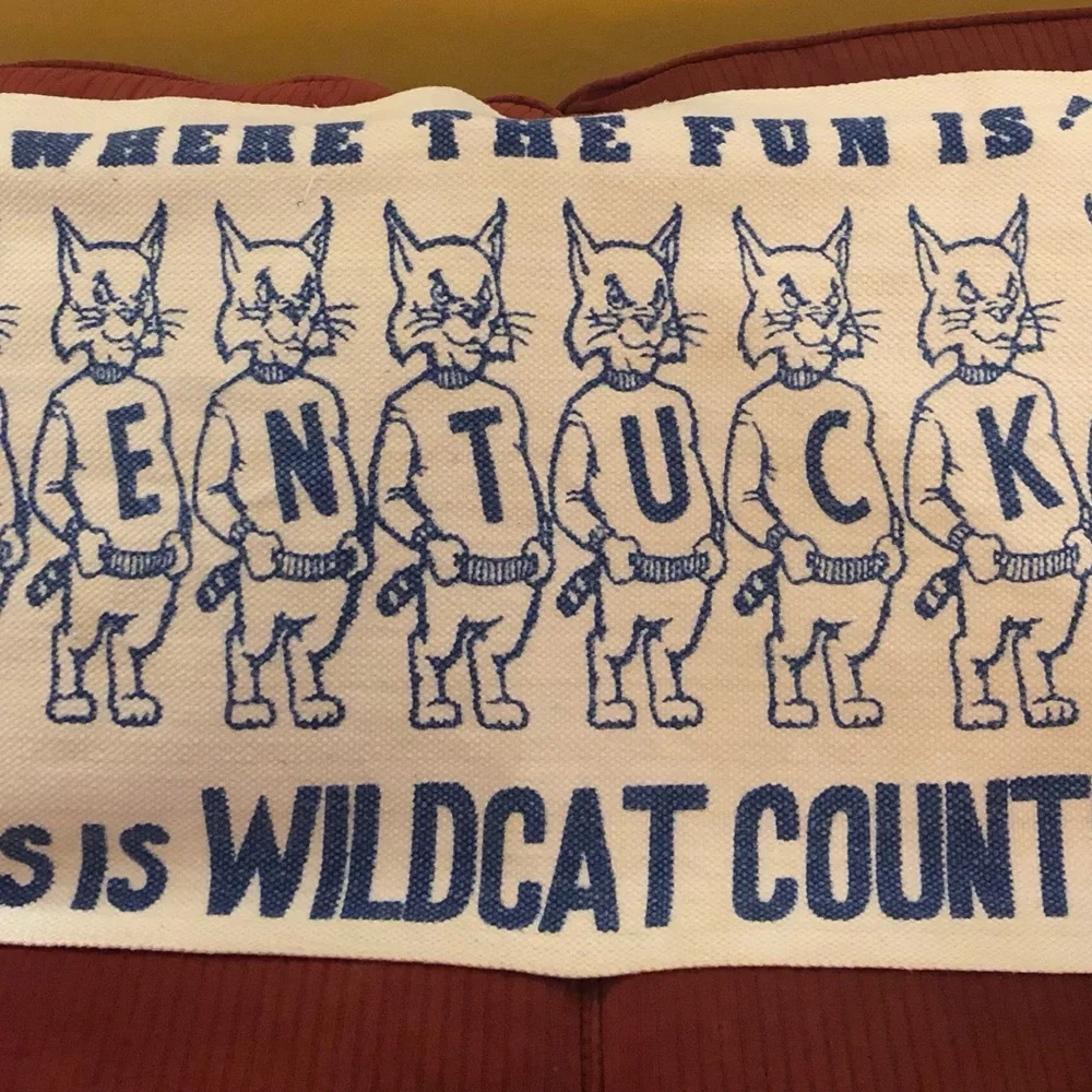 Kentucky Wildcat Printed Woven Mat/Banner Vintage Blue on Cream University Fun!